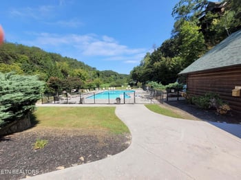 2060 Bear Haven Way, Sevierville, TN 37876