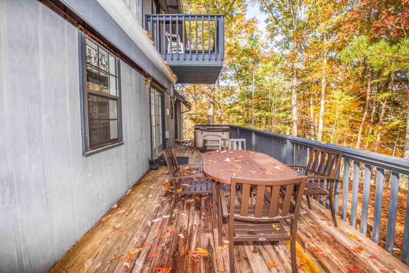 2060 Ridgecrest Loop Ln, Sevierville, TN 37876