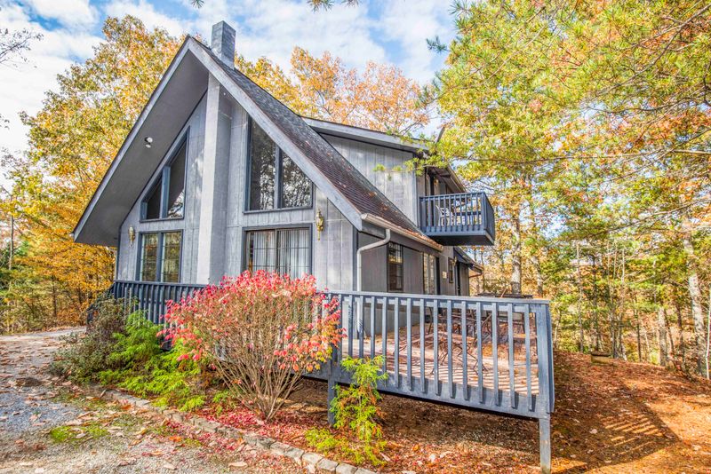 2060 Ridgecrest Loop Ln, Sevierville, TN 37876