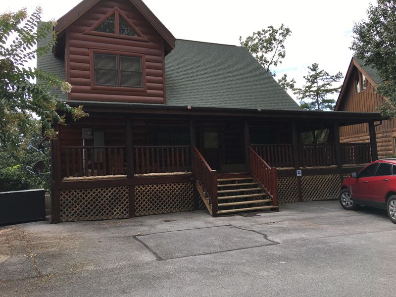 2064 Bear Haven Way, Sevierville, TN 37876