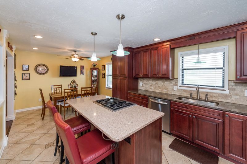 2064 Cedar Ln, Kingston, TN 37763