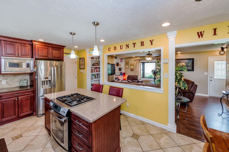2064 Cedar Ln, Kingston, TN 37763