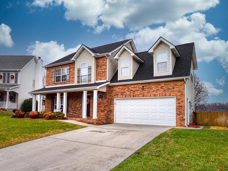 2064 Eliza Glynne Ln, Knoxville, TN 37931