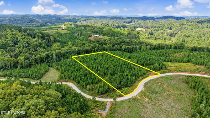 2067 Winding Trl, Vonore, TN 37885