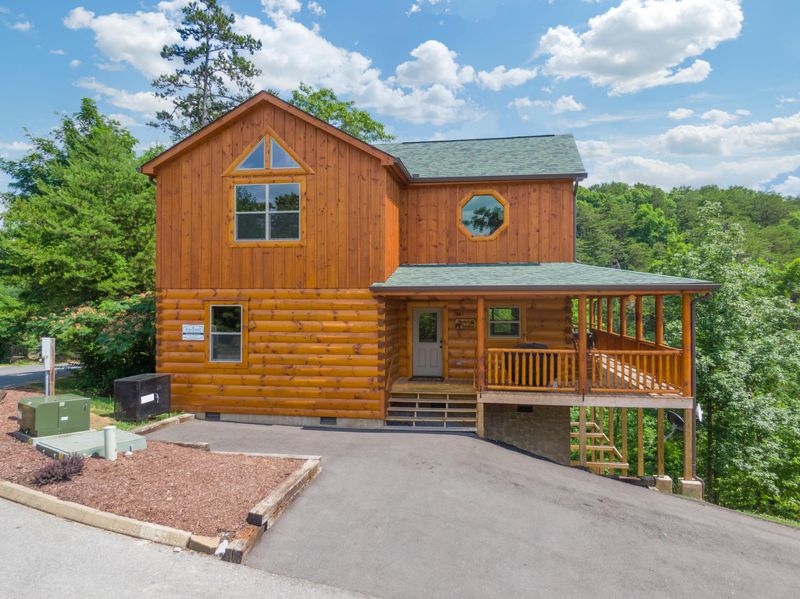 2068 Cougar Crossing Way, Sevierville, TN 37862