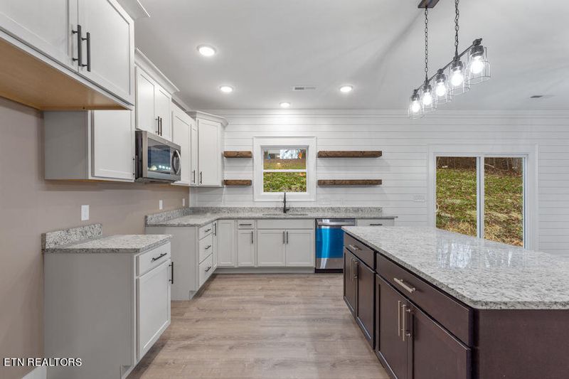 2068 Highpoint Ln, Sevierville, TN 37876