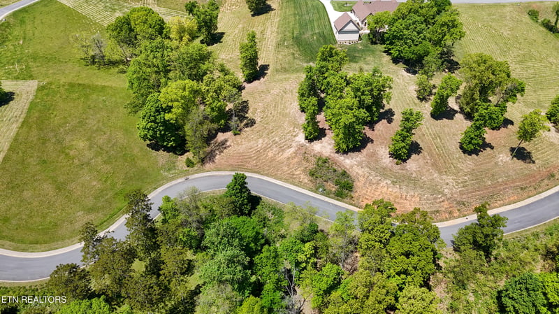 2069 Edgewater Sounds, Morristown, TN 37814