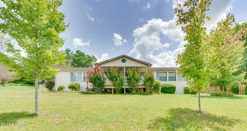 207 4th St, Corryton, TN 37721