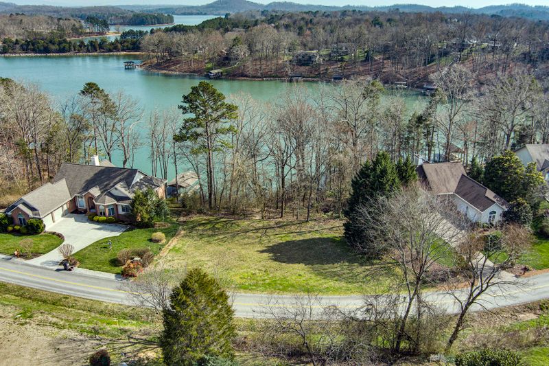 207 Amohi Way, Loudon, TN 37774