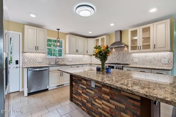 207 Autumn Oaks Dr, Kodak, TN 37764