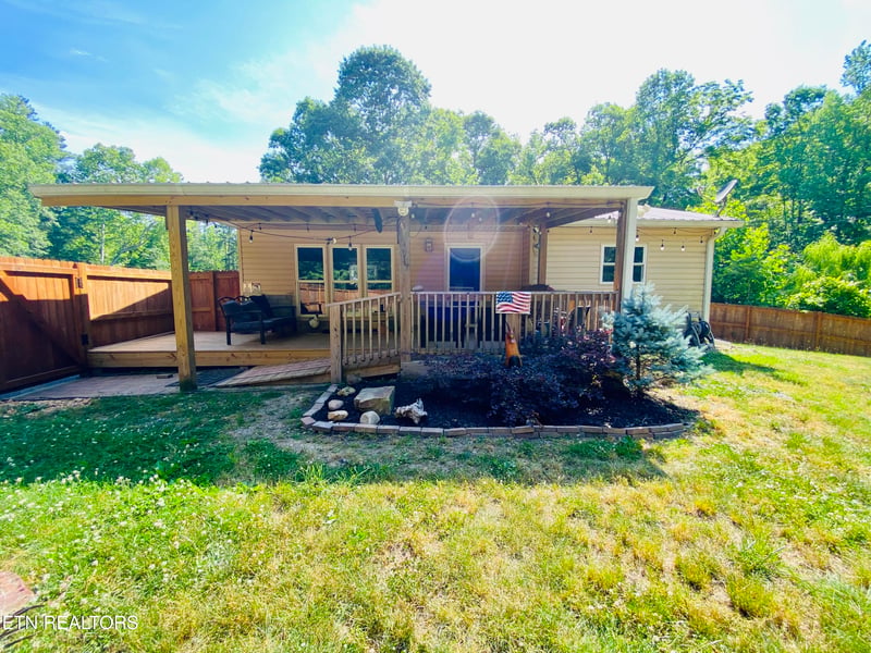 207 Blackburn Ln, Lenoir City, TN 37771