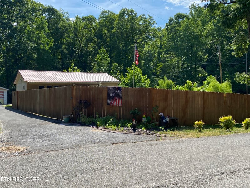 207 Blackburn Ln, Lenoir City, TN 37771