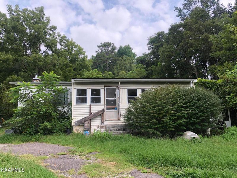 207 Blacksferry Rd, Knoxville, TN 37931