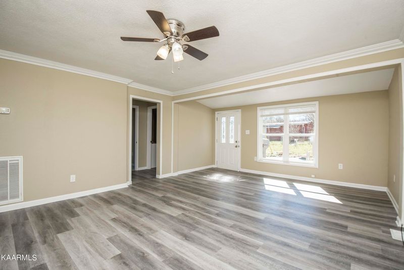 207 Bowdoin St, Clinton, TN 37716
