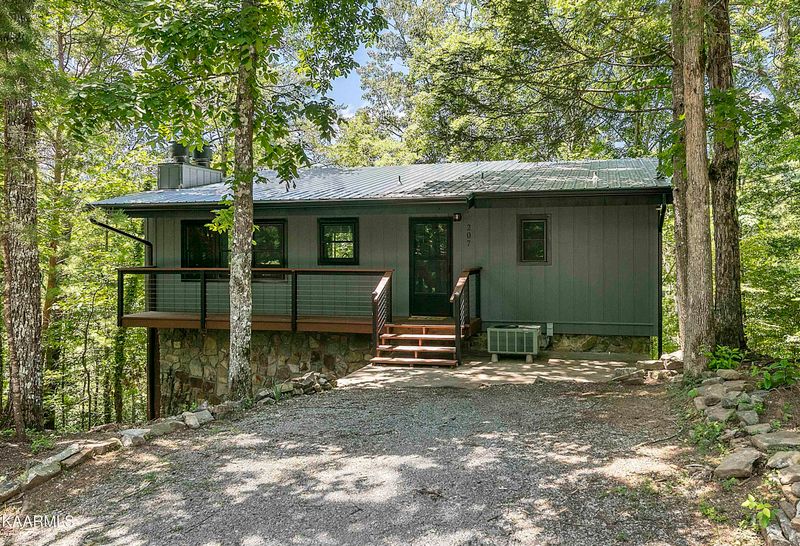 207 Cutter Gap Rd, Townsend, TN 37882