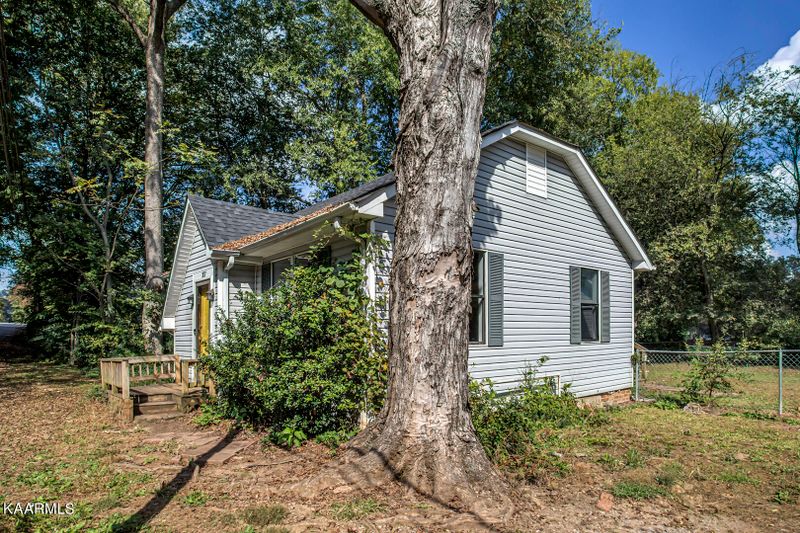 207 Douglas St, Athens, TN 37303
