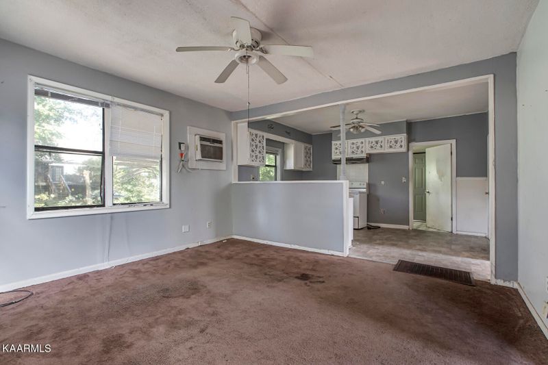 207 Douglas St, Athens, TN 37303