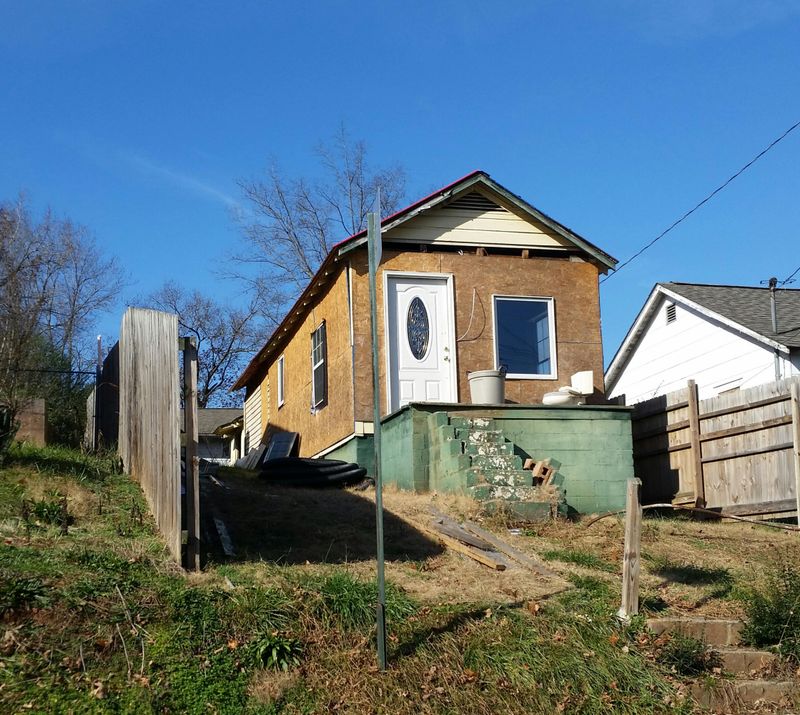 207 E 6th Ave, Lenoir City, TN 37771