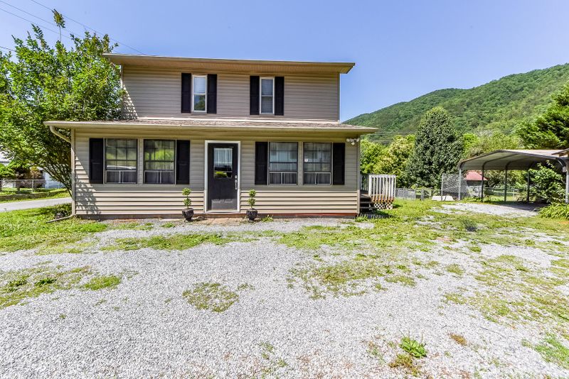 207 E Millers Cove Rd, Walland, TN 37886