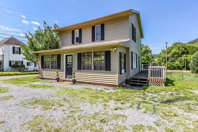 207 E Millers Cove Rd, Walland, TN 37886