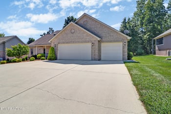 207 Forest Hill Dr, Crossville, TN 38558
