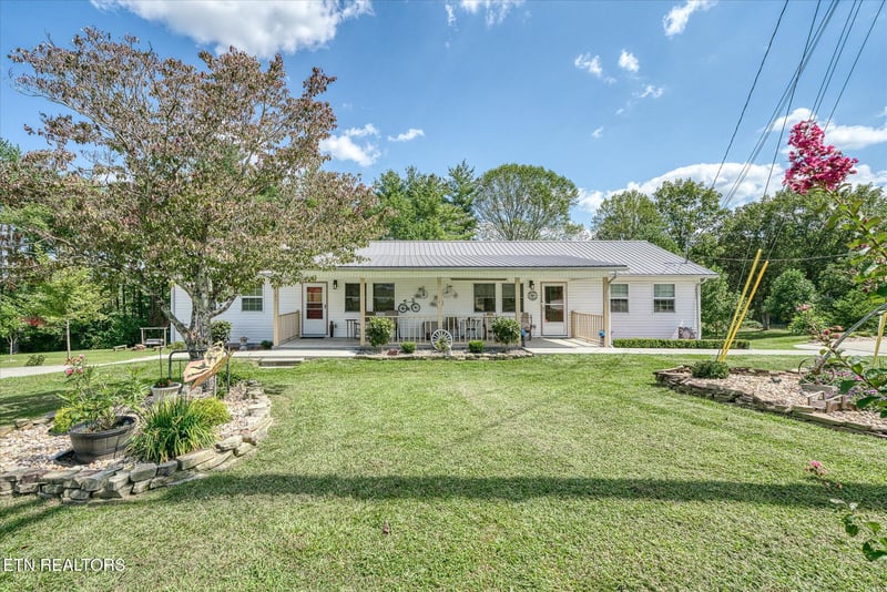 207 Hayes Rd, Crossville, TN 38555