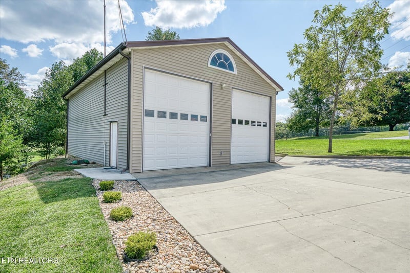 207 Hayes Rd, Crossville, TN 38555