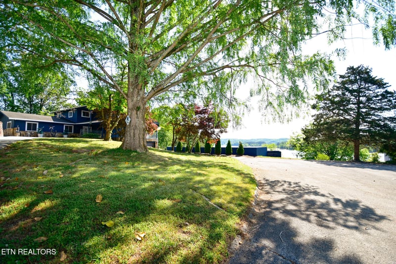 207 Lake Cir, Harriman, TN 37748