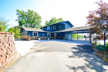 207 Lake Cir, Harriman, TN 37748