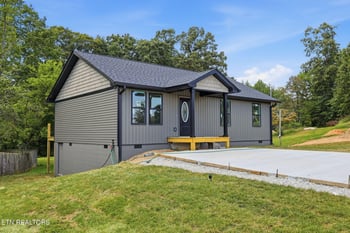 207 Long Hollow Rd, Clinton, TN 37716