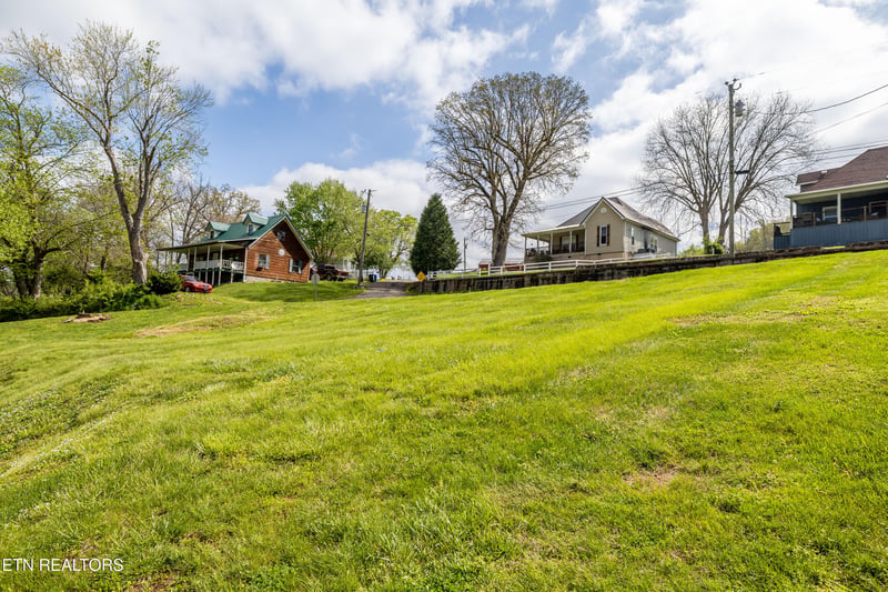 207 Loomis St, Tellico Plains, TN 37385