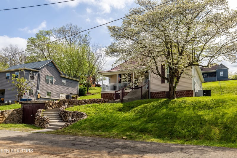 207 Loomis St, Tellico Plains, TN 37385