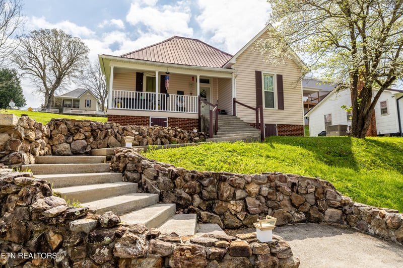 207 Loomis St, Tellico Plains, TN 37385