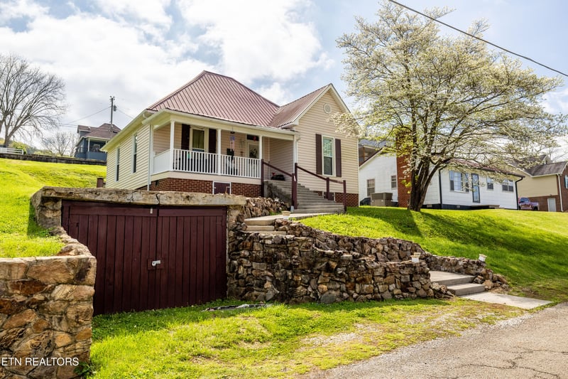 207 Loomis St, Tellico Plains, TN 37385
