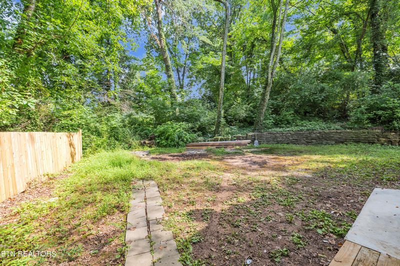 207 Manhattan Ave, Oak Ridge, TN 37830