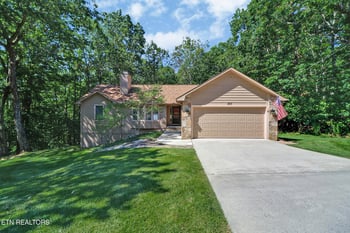 207 Overlook Ln, Crossville, TN 38558