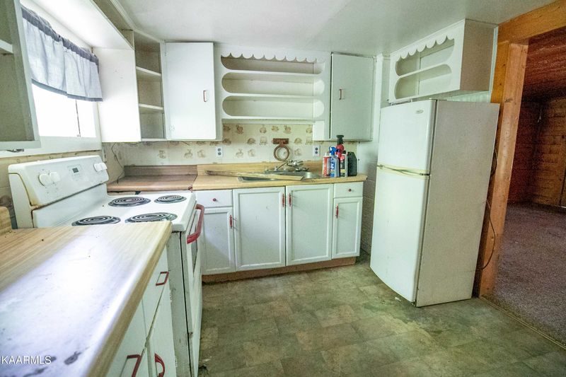 207 Rayfield Ln, Sevierville, TN 37876
