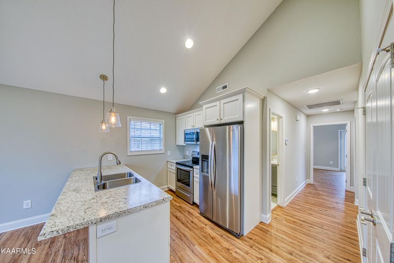 207 Ridgeview Dr, Clinton, TN 37716