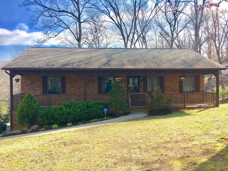207 Scenic View Dr, Clinton, TN 37716