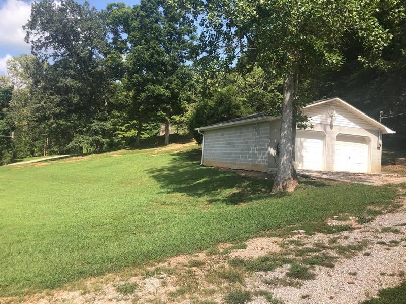 207 Spencer Dr, Harriman, TN 37748
