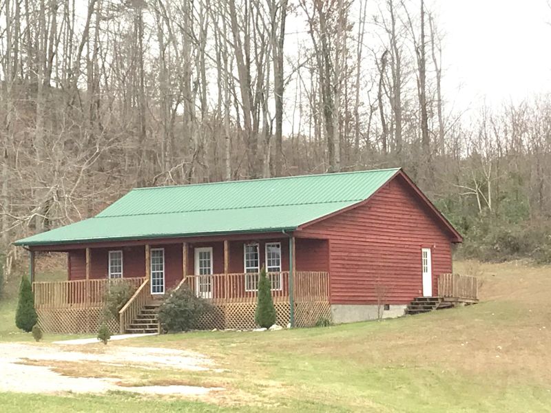 207 Vanover Ln, Jacksboro, TN 37757