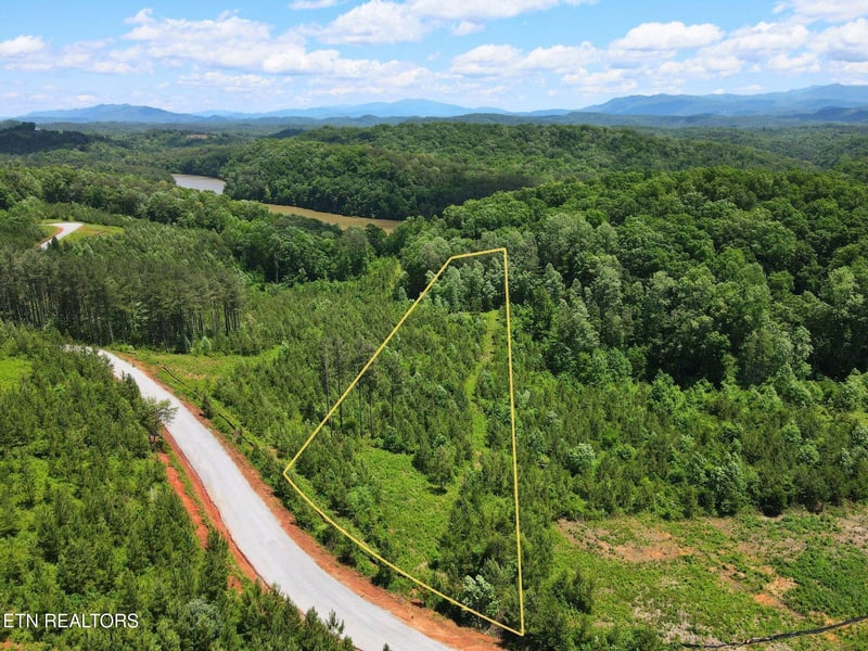2070 Winding Tr, Vonore, TN 37885
