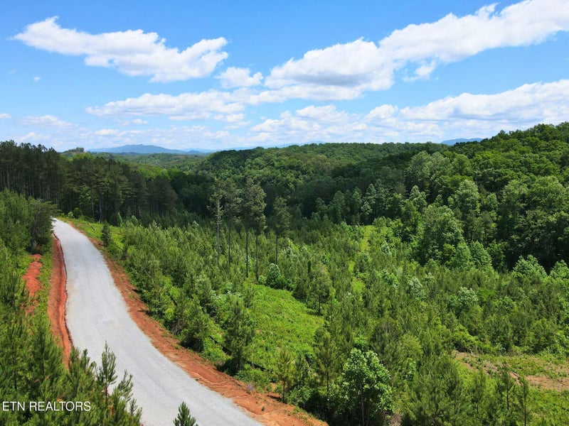 2070 Winding Tr, Vonore, TN 37885