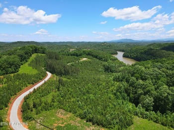 2070 Winding Tr, Vonore, TN 37885