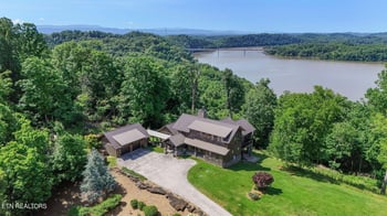 2071 River Oaks Dr, Louisville, TN 37777