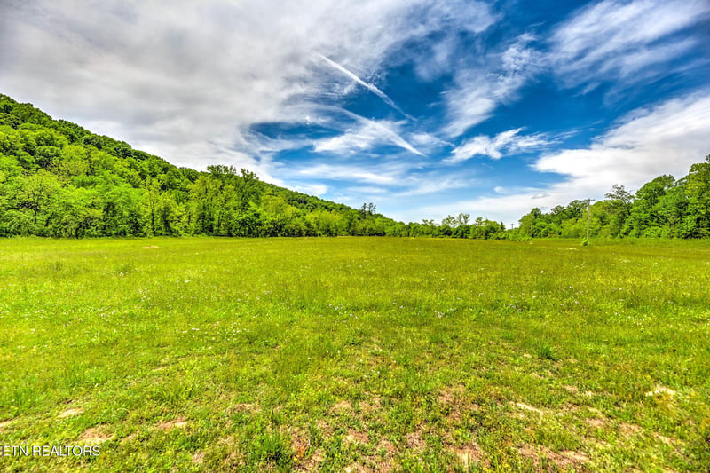 2073 Oliver Springs Hwy, Clinton, TN 37716