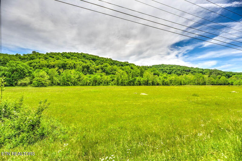 2073 Oliver Springs Hwy, Clinton, TN 37716