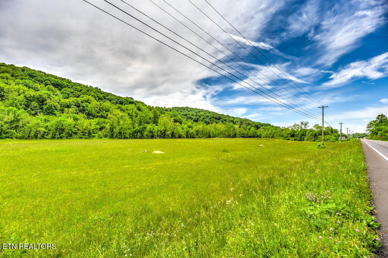 2073 Oliver Springs Hwy, Clinton, TN 37716