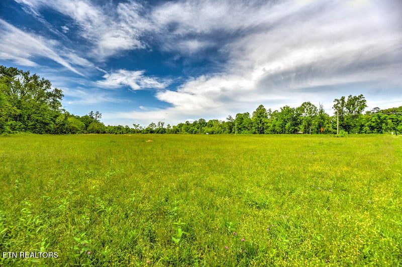 2073 Oliver Springs Hwy, Clinton, TN 37716