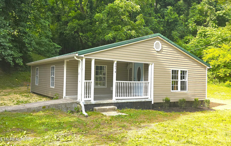 2074 Long Hollow Rd, Lafollette, TN 37766